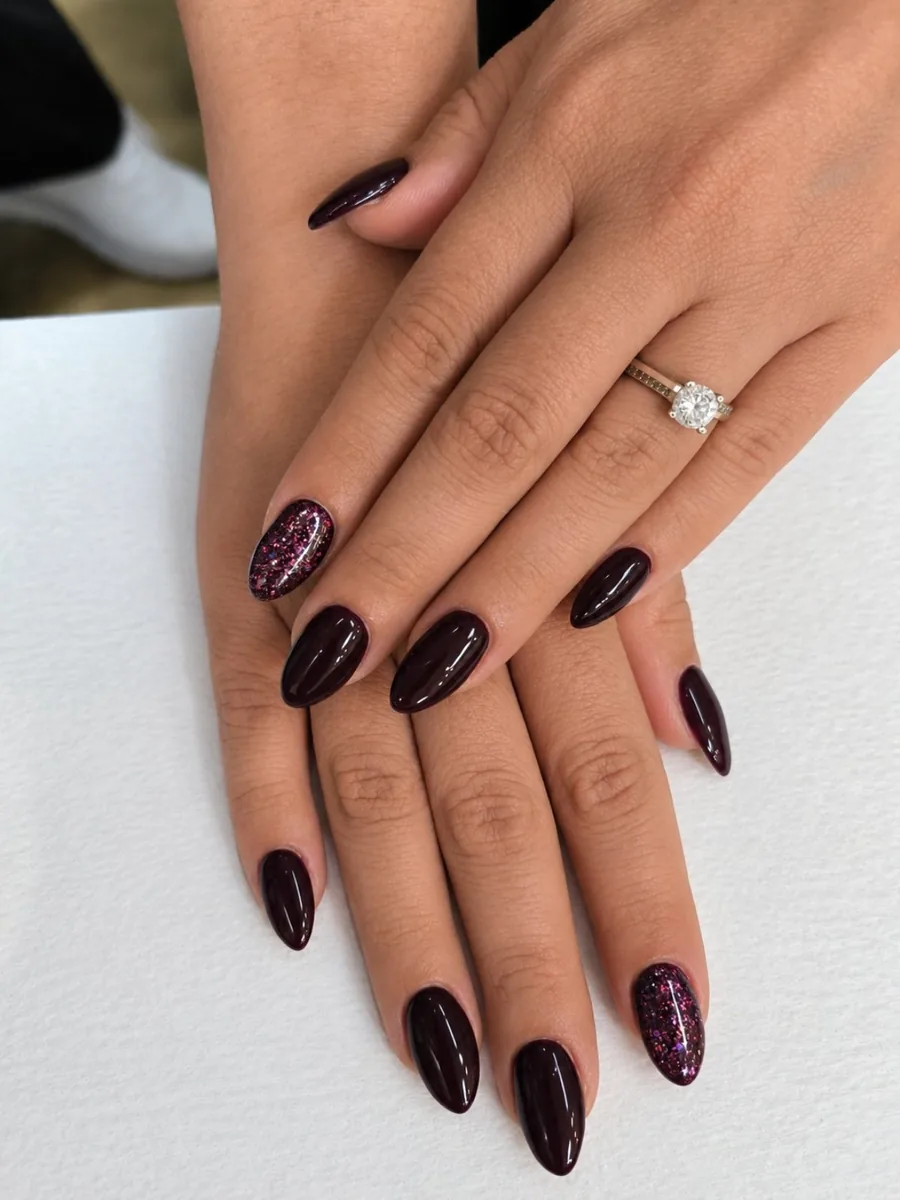 Μπορντό ημιμόνιμο με glitter — νύχια GK Hair Beauty Χαλάνδρι