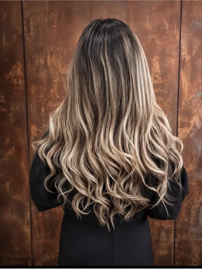 Balayage σε μακρύ κυματιστό μαλλί — GK Hair Salon